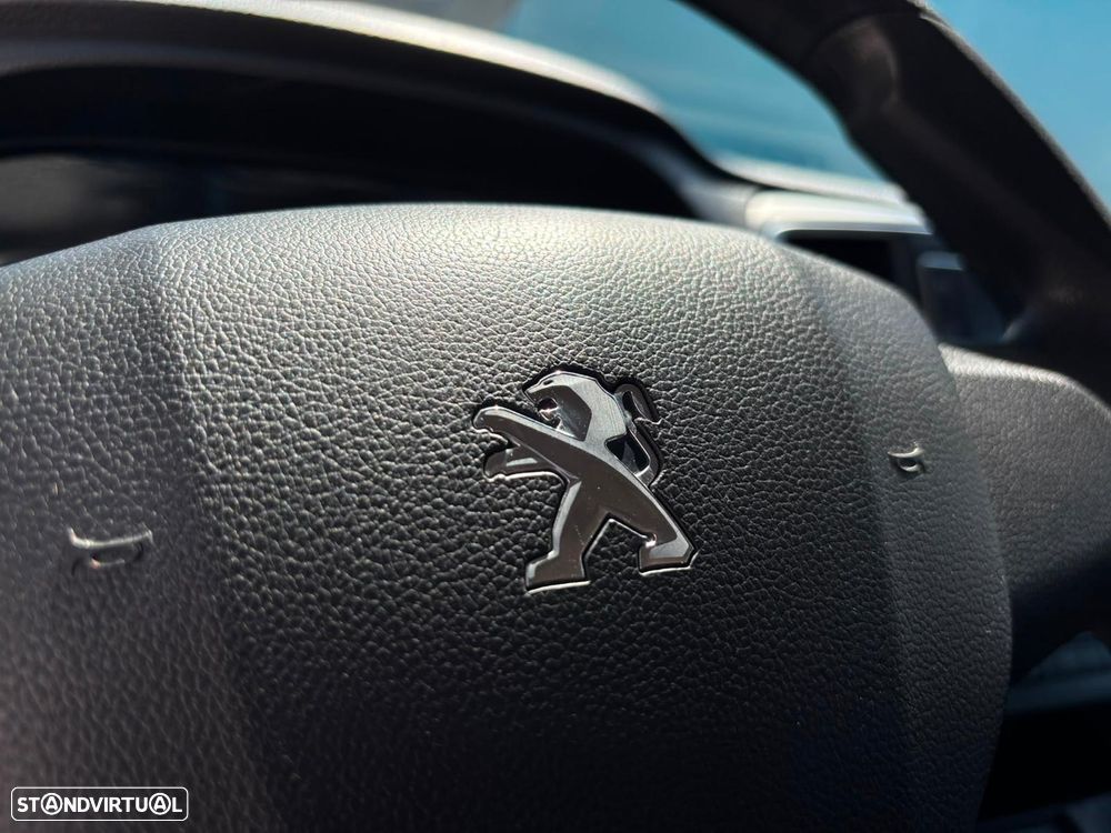 Peugeot e-Traveller 75 kWh Long — fotografia 10