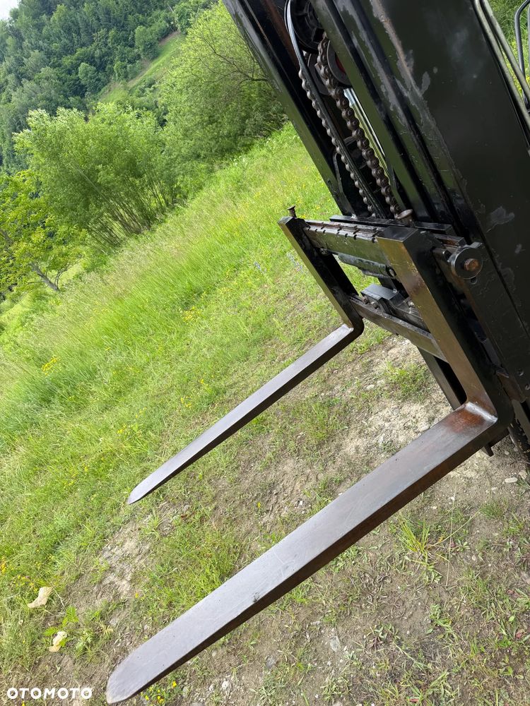 Manitou MI25D Wózek Widłowy 2,5 tony. Posuw Hydrauliczny. tylko 2500mtg. Maszt triplex. Wolny skok! Wysokość Podnoszenia 5 metrów. Jak nowy z Salonu. Pochodzi z Norweskiego Gospodarstwa! Aktualne przeglądy DEKRA i serwisy!  Silnik Yanmar. Małe gabarety bardzo zwrotna maszyna! Zero luzów wycieków i zniszczeń. OKAZJA. Pełny ORYGINAŁ! Rok Prod. 2014. Oświetlenie. OKAZJA - 34