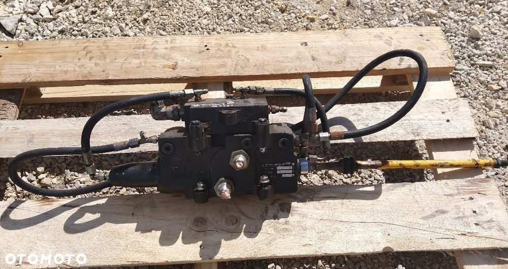 Rozdzielacz hydrauliczny Zawór VOLVO A 25 C A25 Wozidło 1106572 - 2