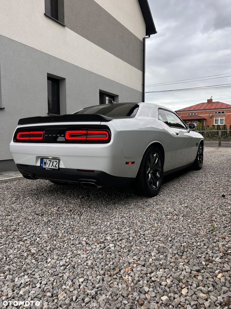 Dodge Challenger 5.7 R/T - 2