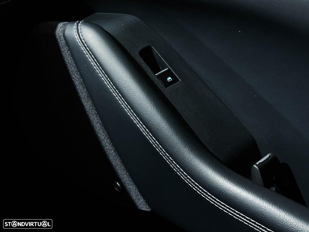Ford Mustang Mach-E 98.7 kWh Premium AWD - 32