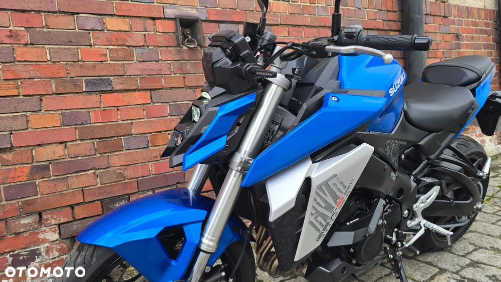Suzuki GSX - 3