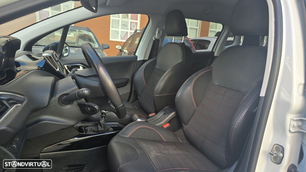 Peugeot 2008 1.6 BlueHDi GT Line - 18