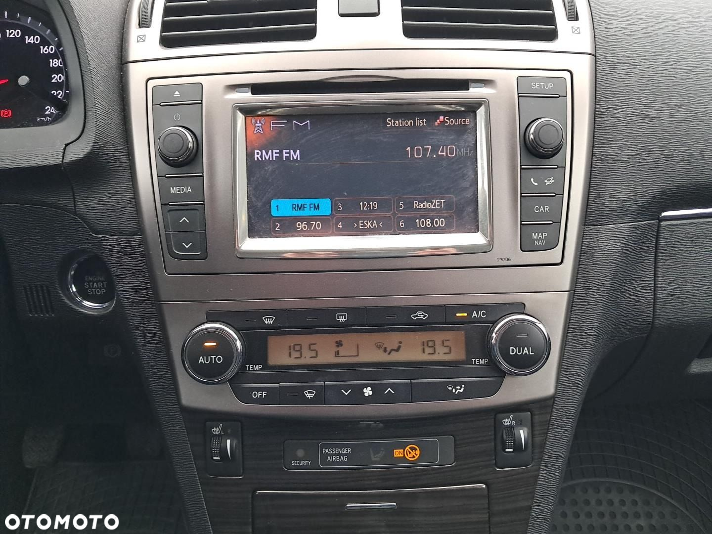Toyota Avensis 1.8 Premium EU5 - 17
