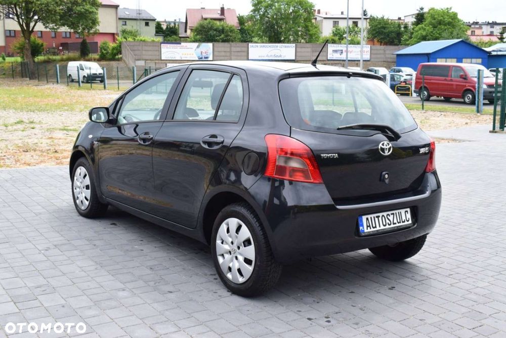 Toyota Yaris - 10