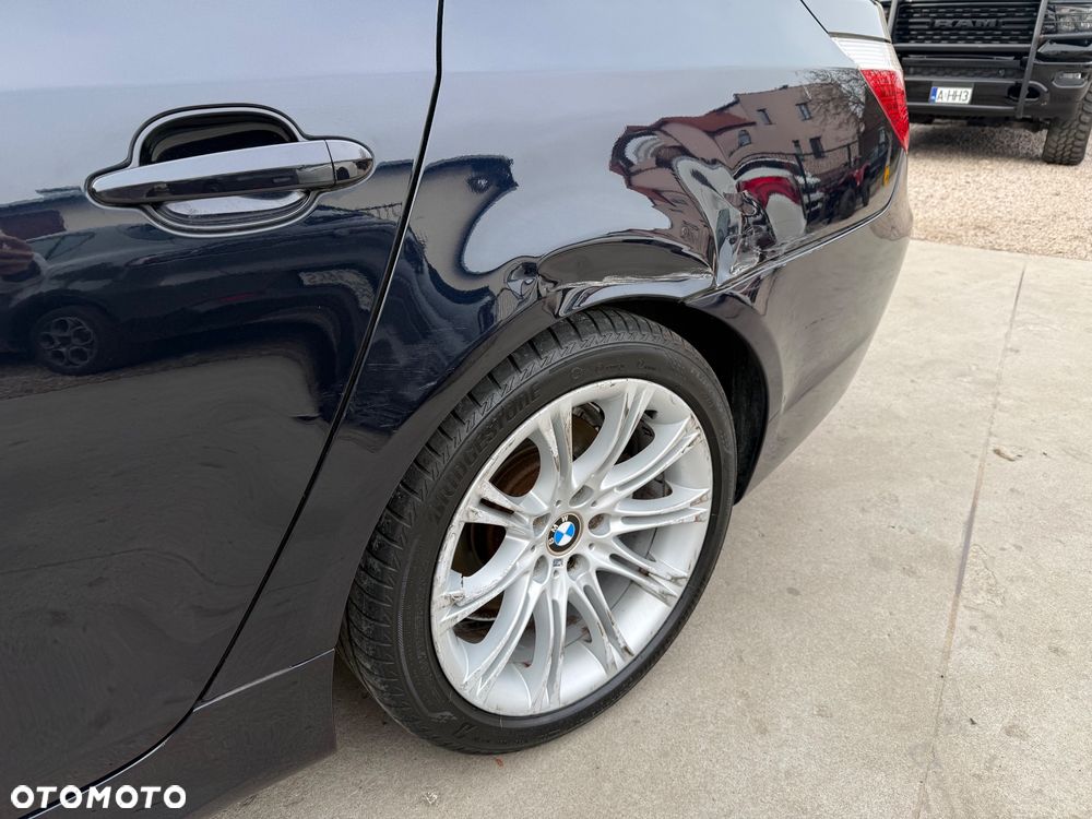 BMW Seria 5 523i - 23