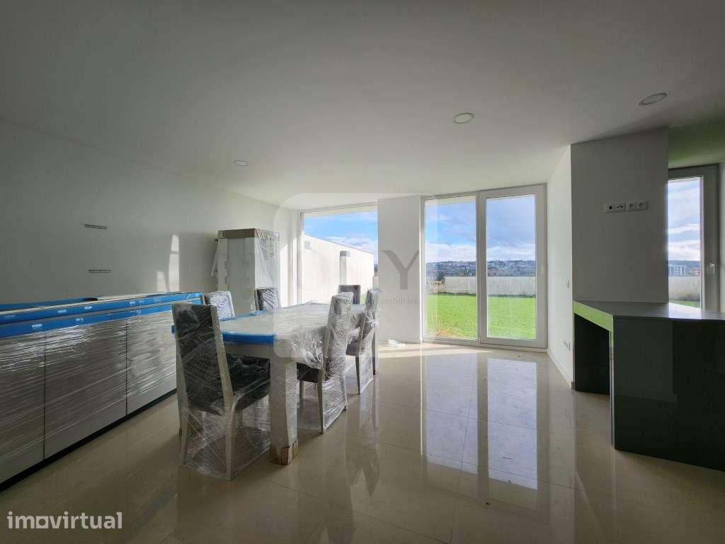 Andar de Moradia T5 com Terraço e Quintal no Centro de Vila Real - Grande imagem: 4/30
