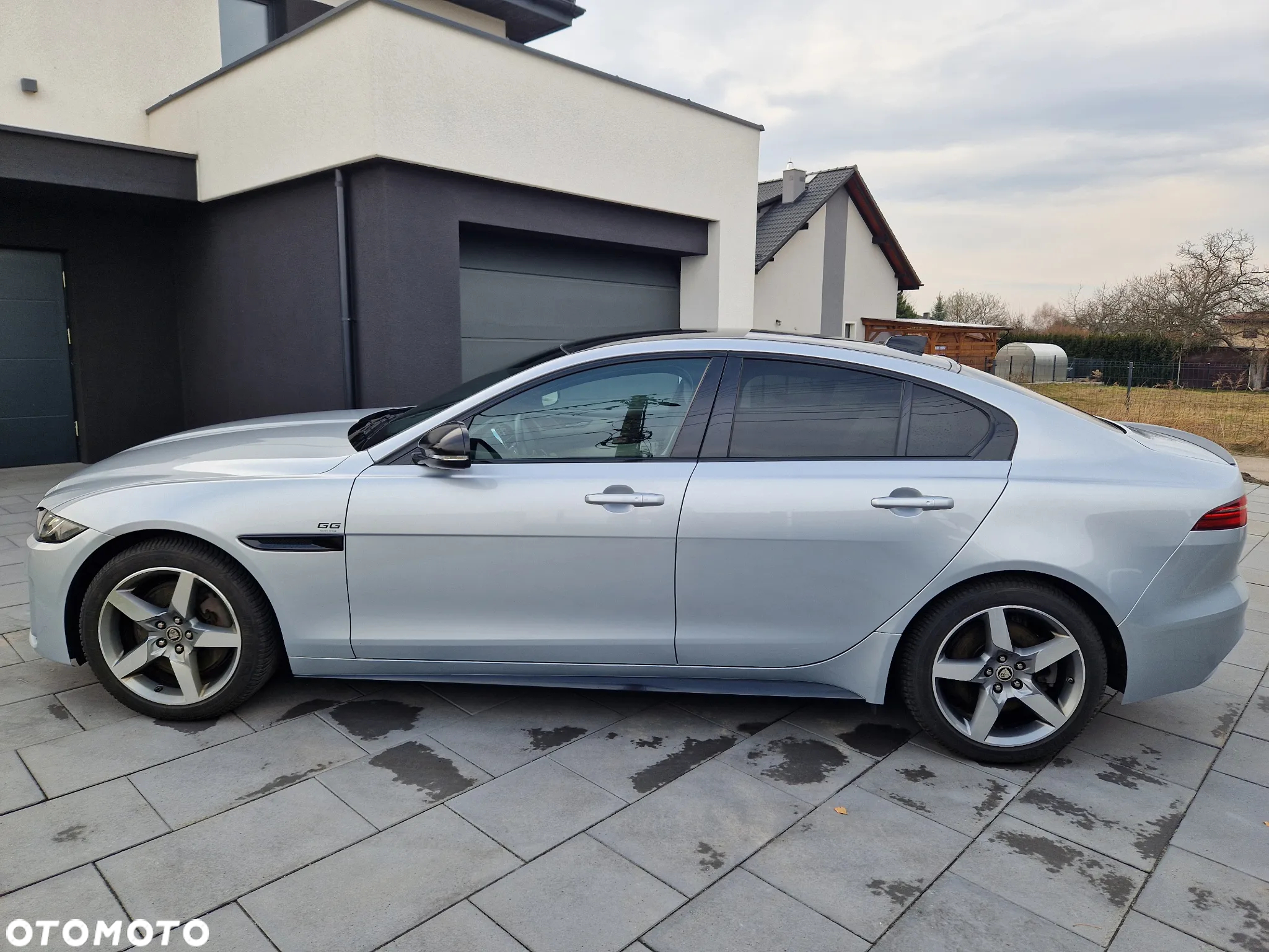 Jaguar XE 2.0 P300 AWD R-Dynamic Black - 4