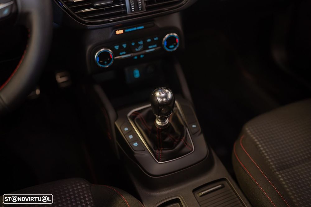 Ford Focus 1.0 EcoBoost ST-Line - 24