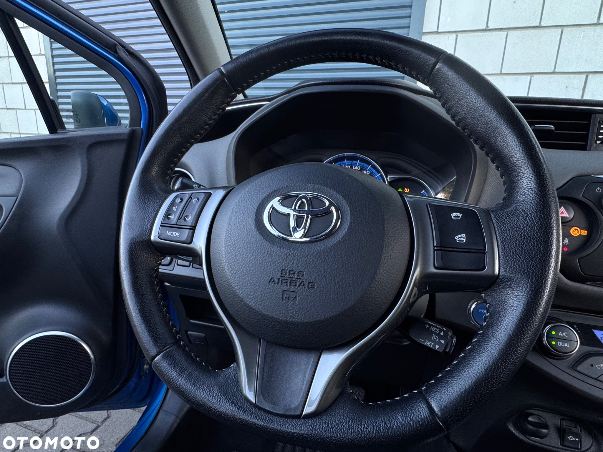 Toyota Yaris Hybrid 100 Premium - 34