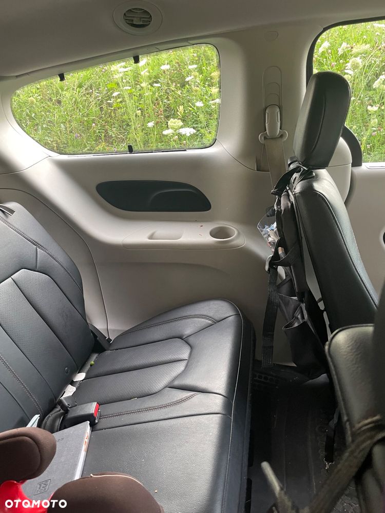 Chrysler Pacifica - 17