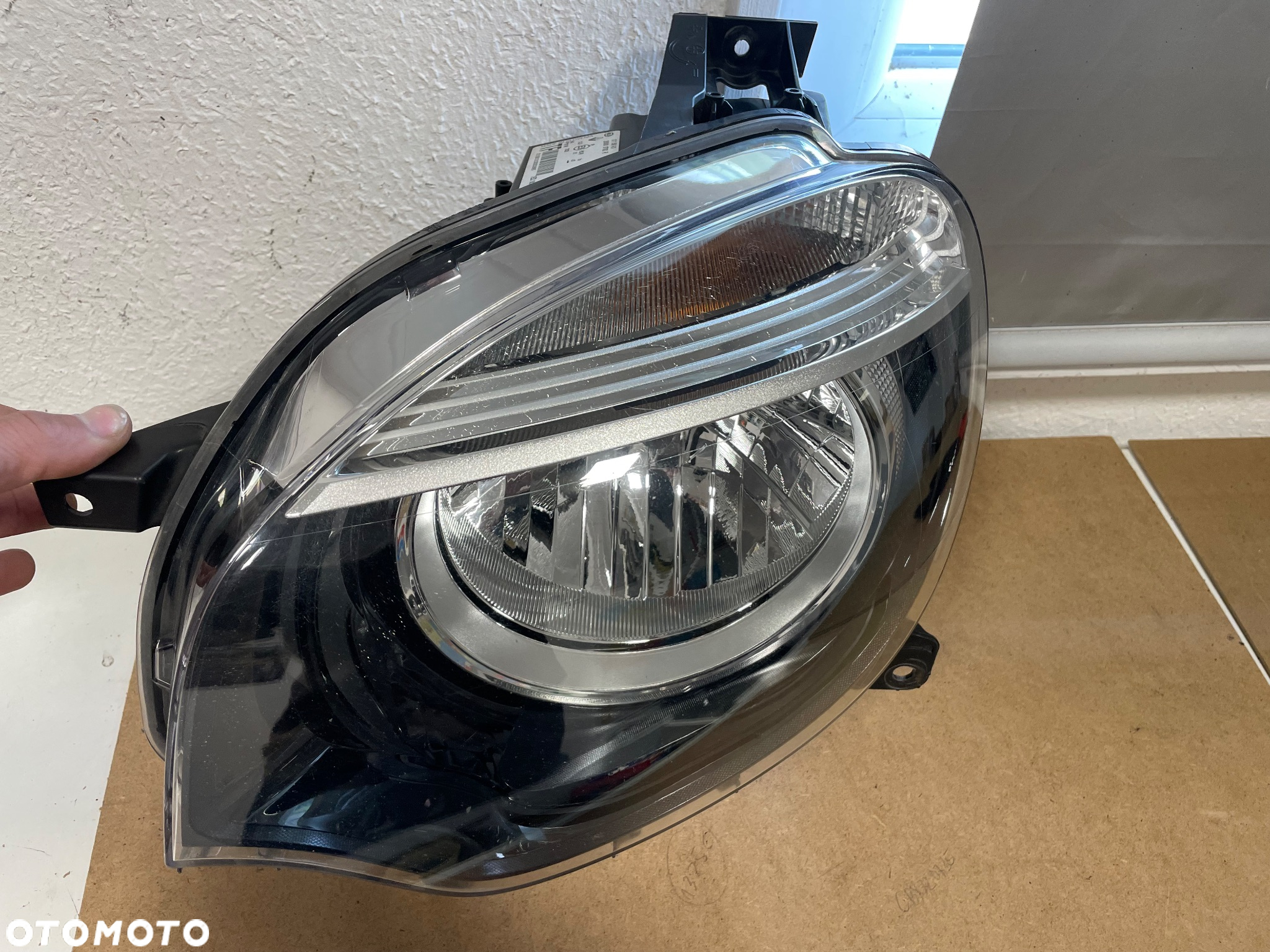 Renault Twingo 14-18 lampa lewa PRZOD  260608792R - 2