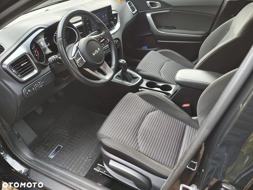 Kia Ceed 1.5 T-GDI M - 11