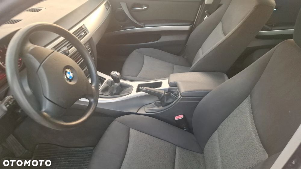 BMW Seria 3 320i - 14