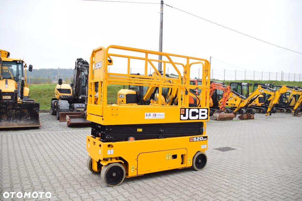 JCB S2032 - 2