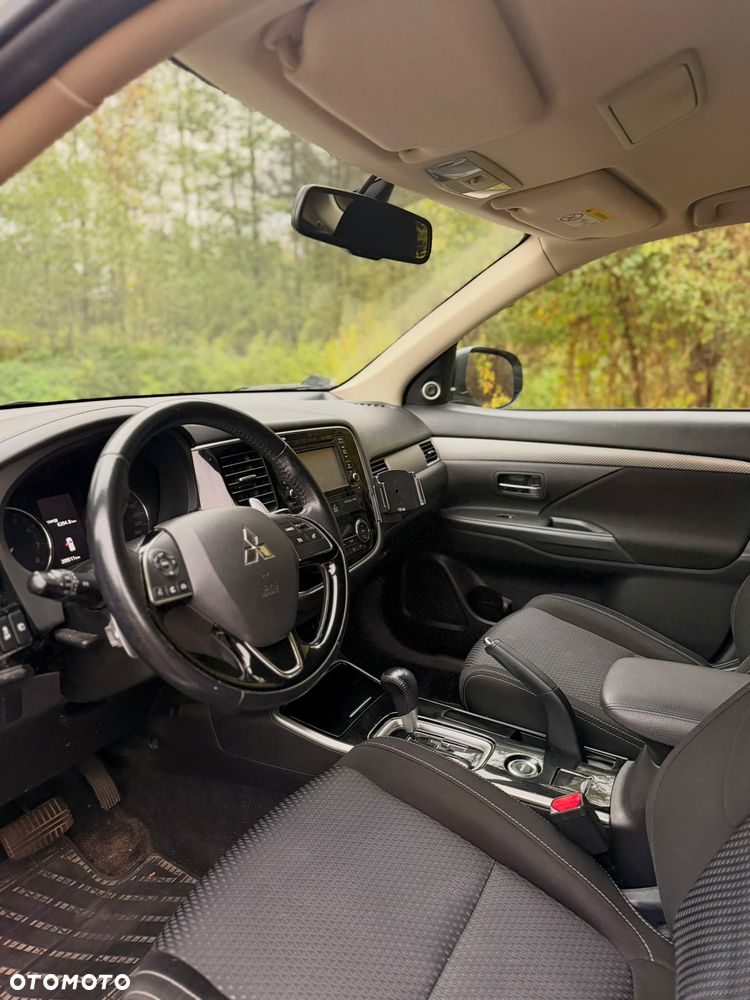 Mitsubishi Outlander - 5