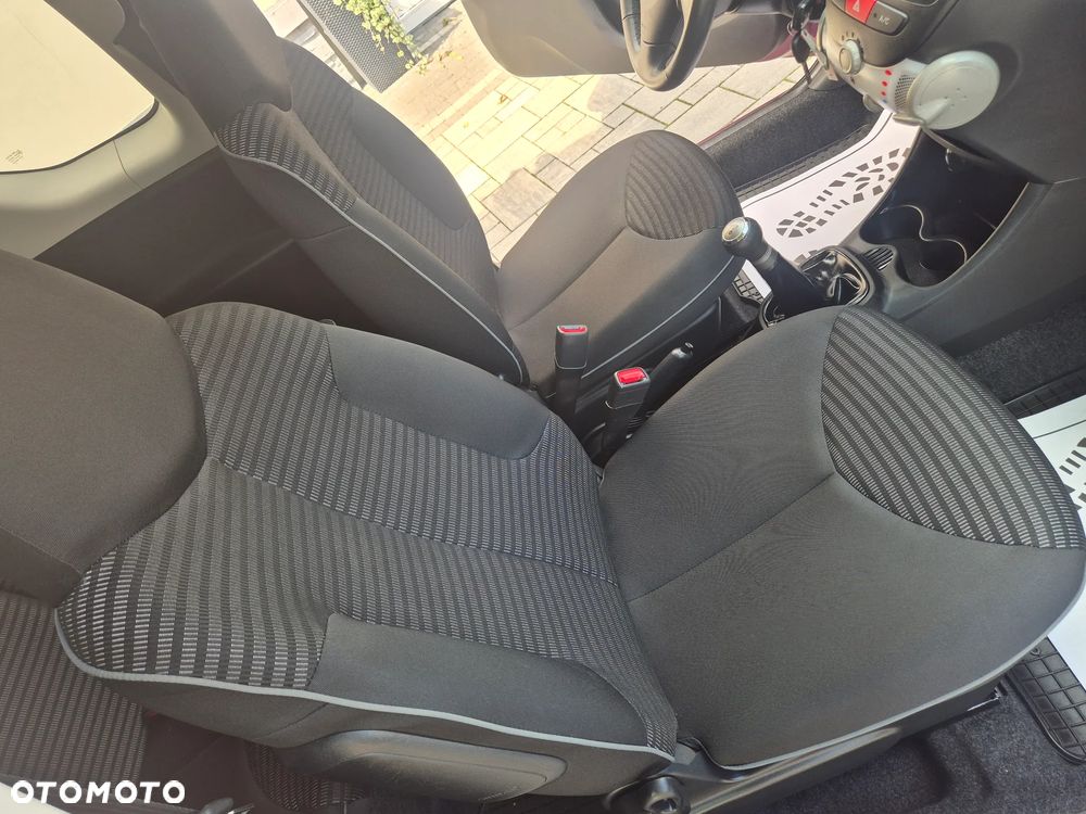 Peugeot 107 1.0 Urban Move - 24