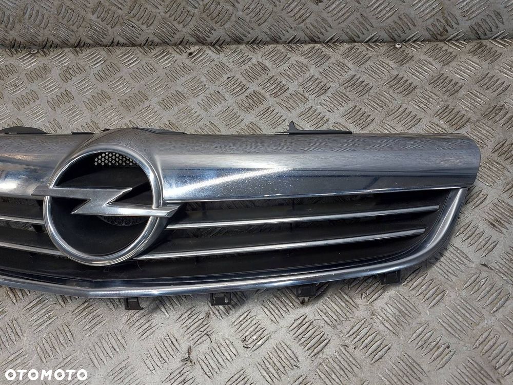 GRILL ATRAPA EMBLEMAT CHROM OPEL ZAFIRA B II LIFT - 3