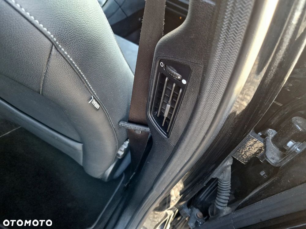 Ford Mondeo 2.5 Titanium X - 27