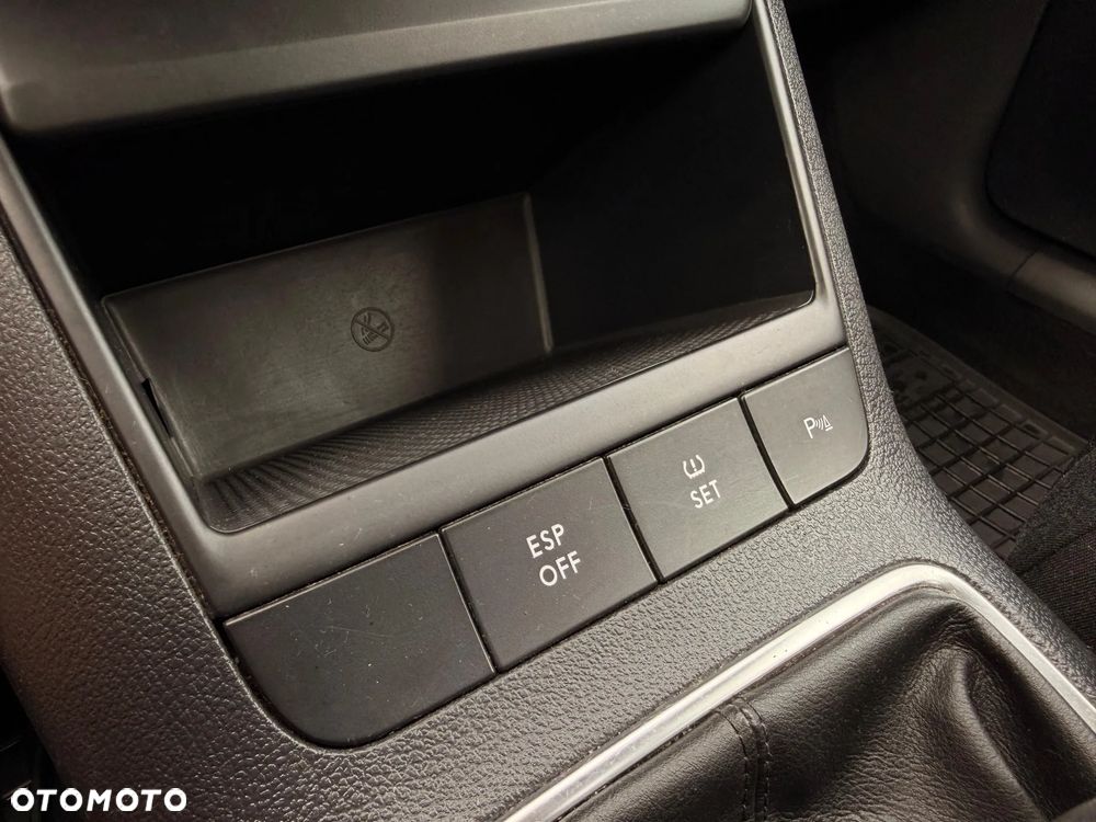 Volkswagen Golf - 38