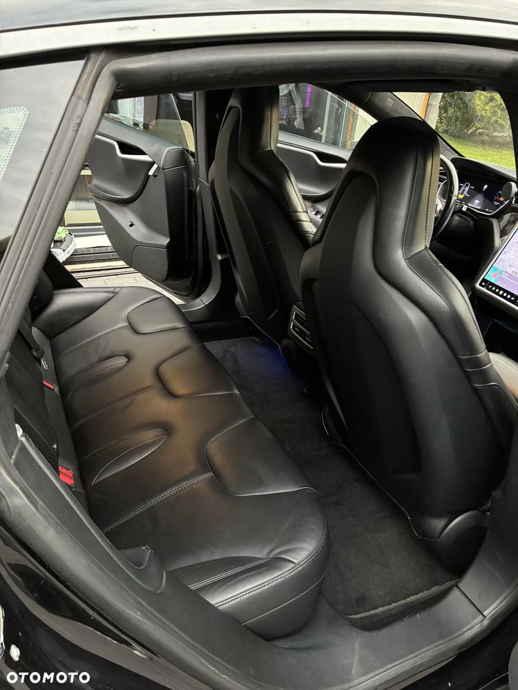 Tesla Model S 85 D - 10