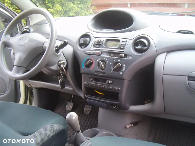 Toyota Yaris - 25