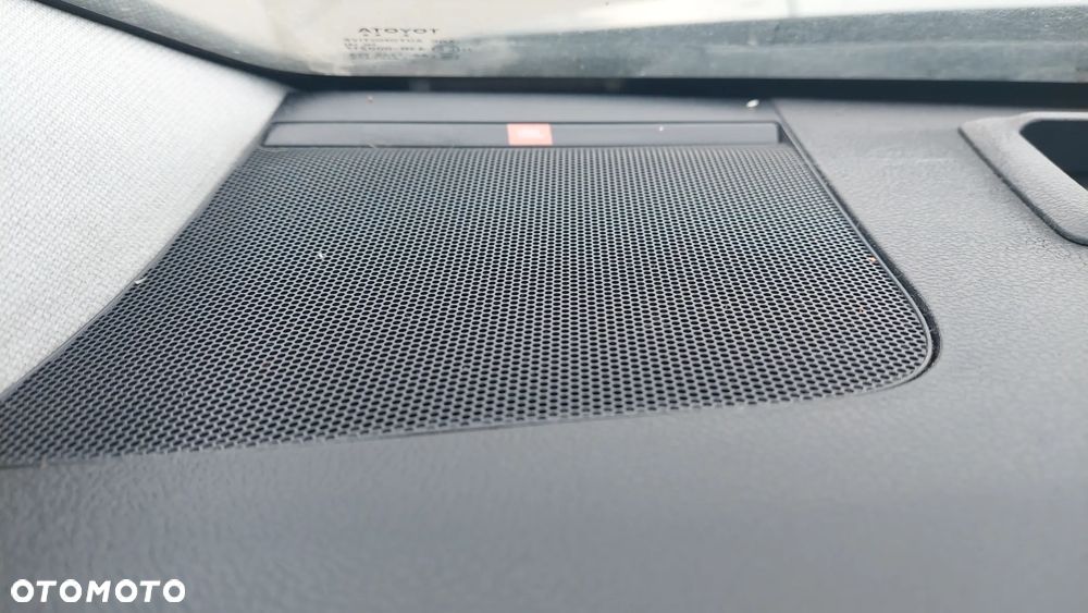 Toyota Prius Hybrid Executive - 17