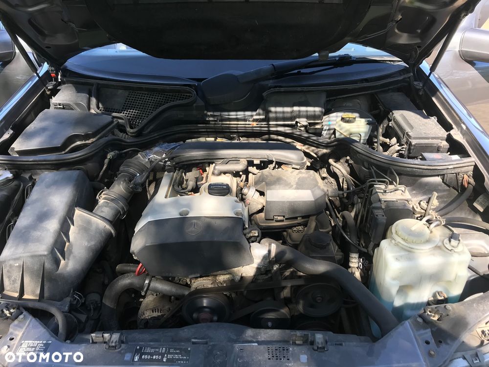 Mercedes-Benz Klasa E 200 Classic - 18