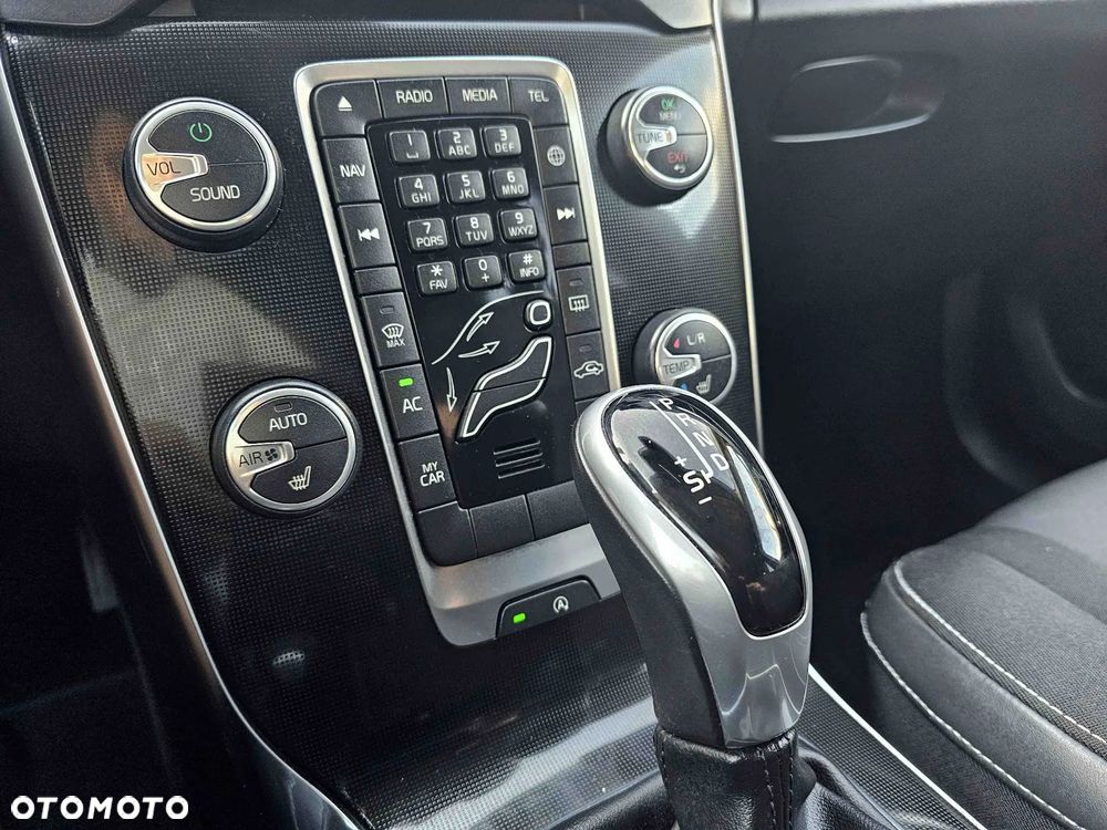 Volvo V40 D4 Geartronic Summum - 28
