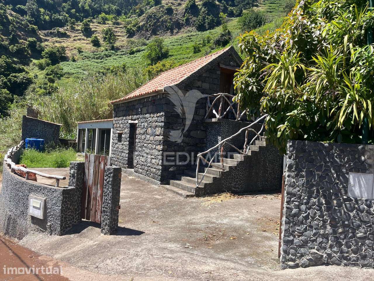 MORADIA T2 TÍPICA MADEIRENSE EM PEDRA – O REFÚGIO PERFEITO NA TABUA... - Grande imagem: 5/21
