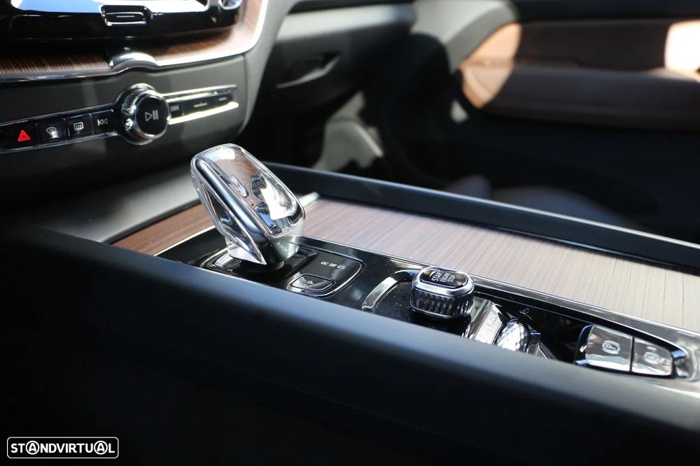 Volvo XC 60 2.0 T6 PHEV Inscription AWD - 32
