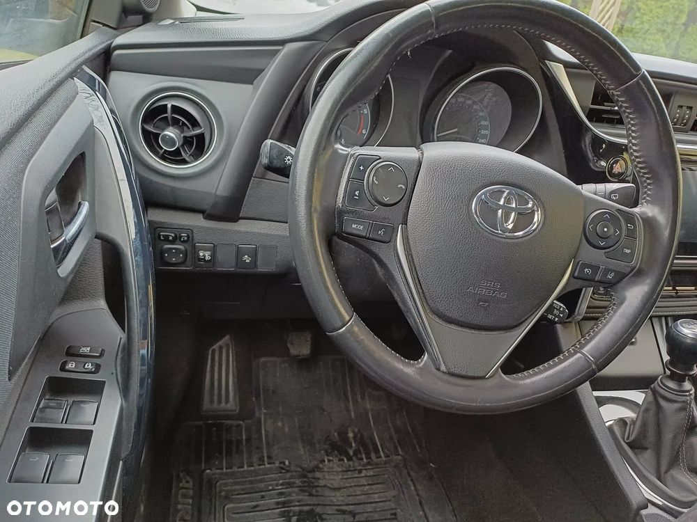 Toyota Auris 1.4 D-4D Premium Comfort - 9