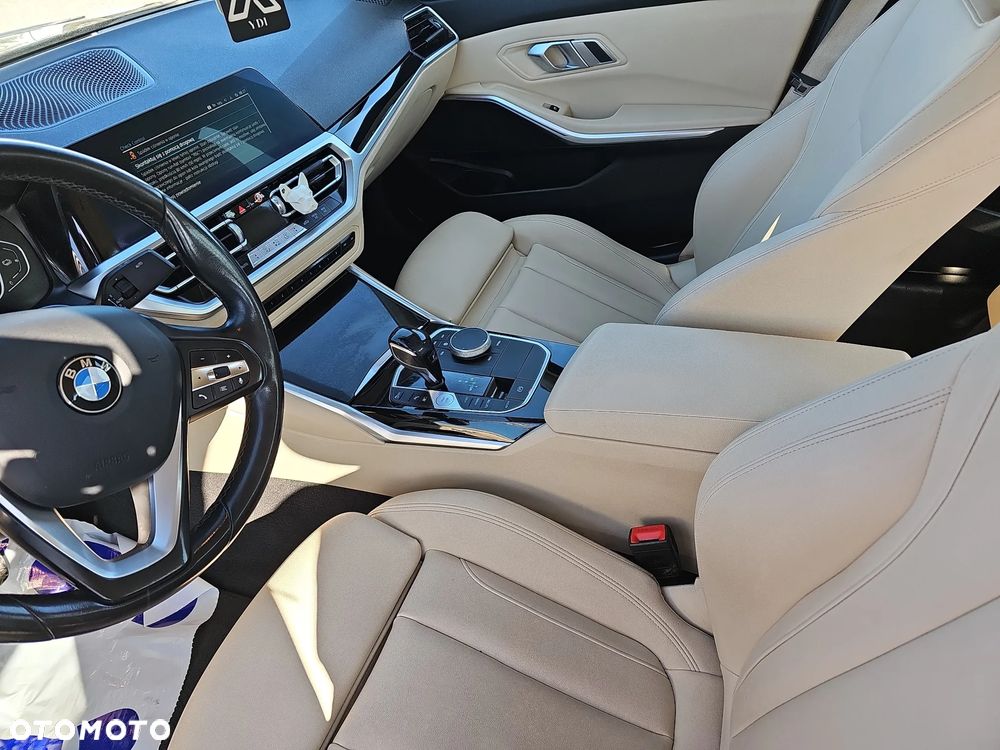 BMW Seria 3 330e Sport Line - 16