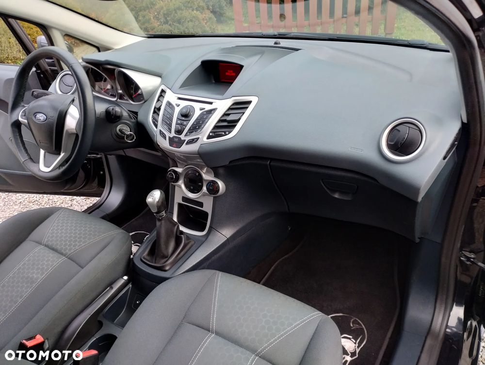 Ford Fiesta 1.25 Titanium - 32