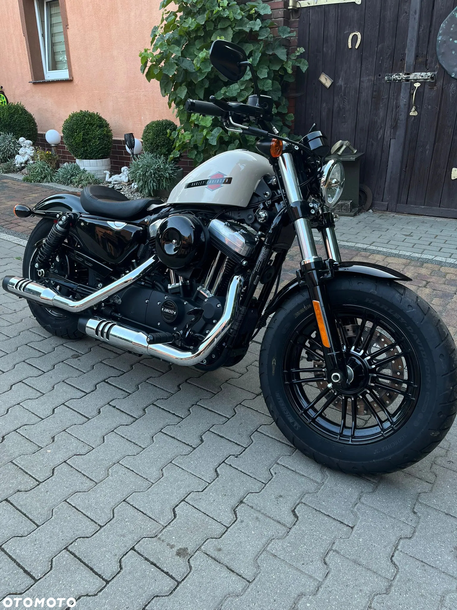 Harley-Davidson Sportster Forty-Eight - 18