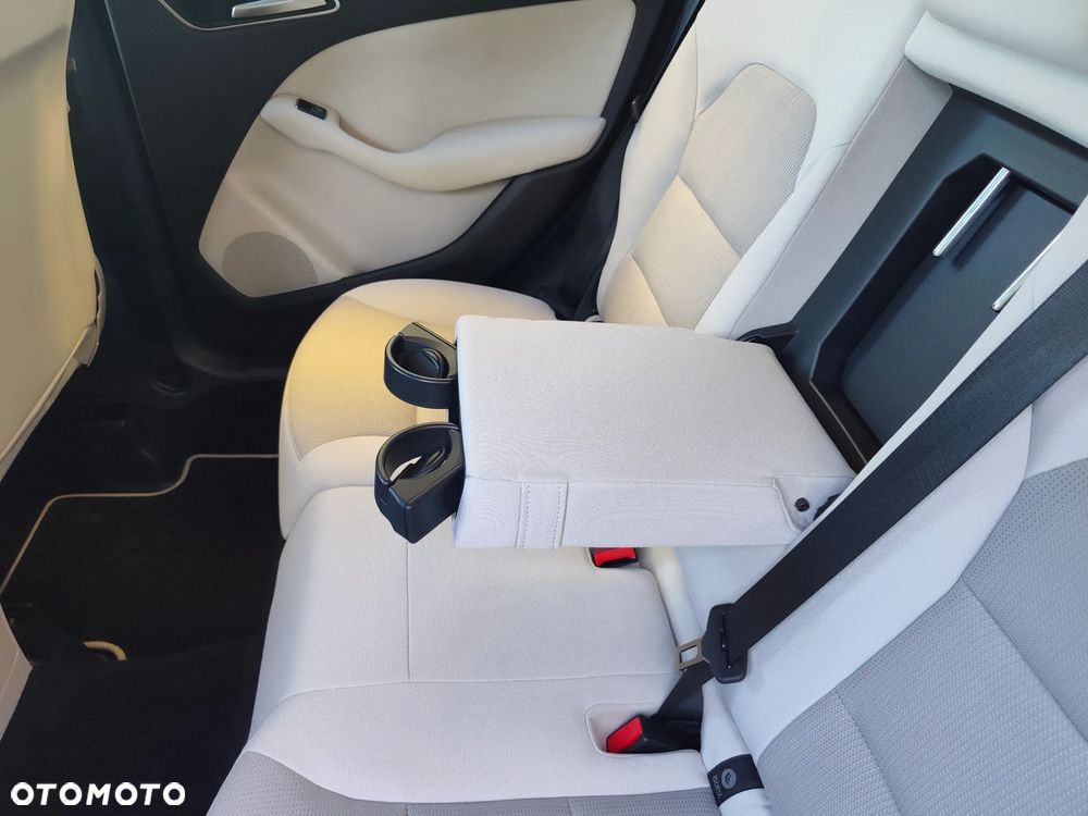 Mercedes-Benz Klasa B 180 CDI (BlueEFFICIENCY) - 32