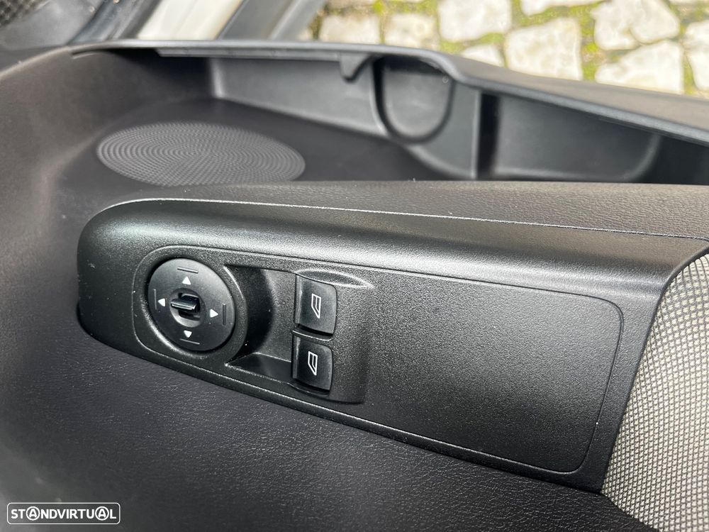 Ford Tourneo Courier 1.6 TDCi Titanium - 29