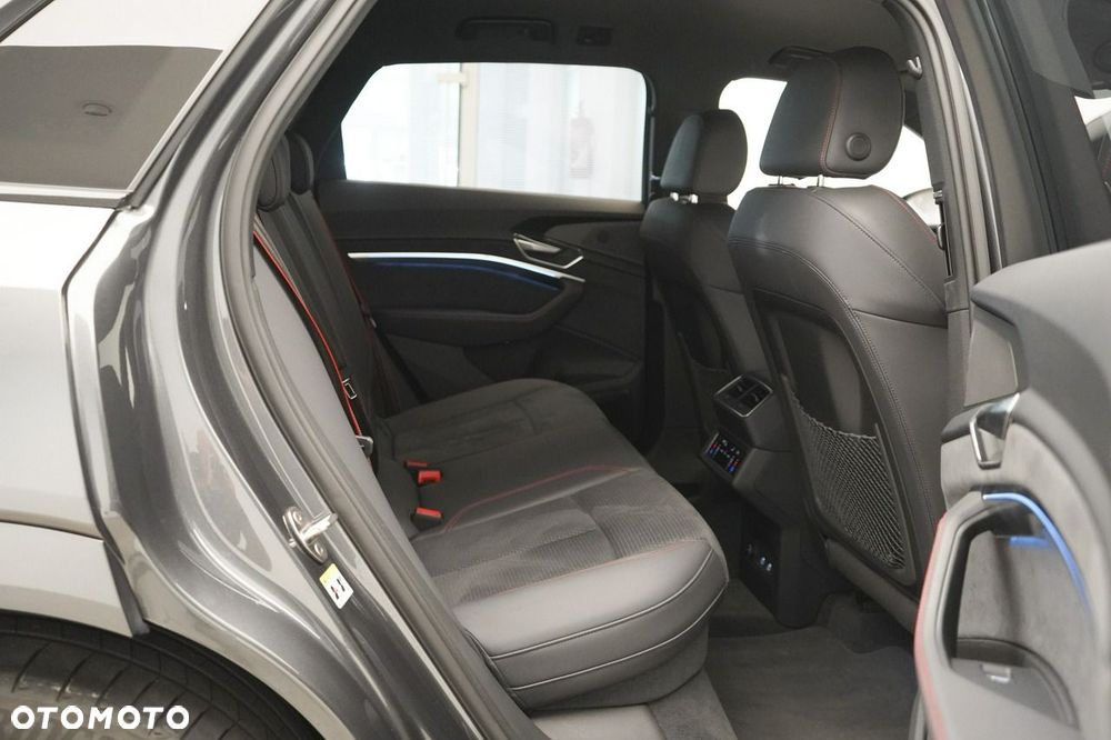 Audi Q8 e-tron - 27