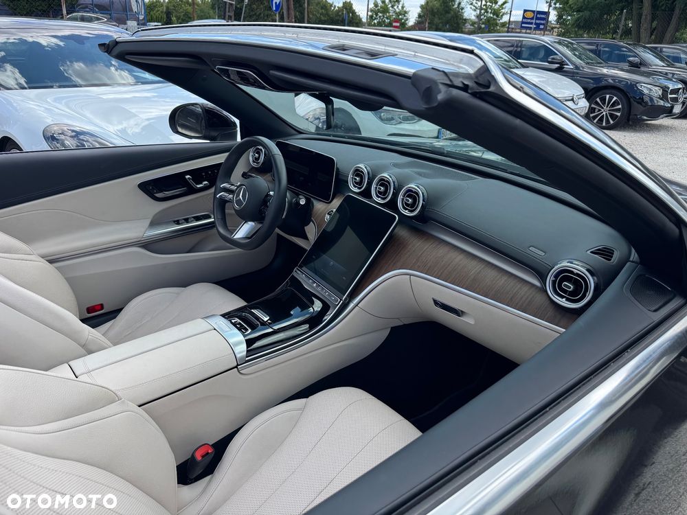 Mercedes-Benz CLE 200 4Matic 9G-TRONIC Edition AMG Line - 16