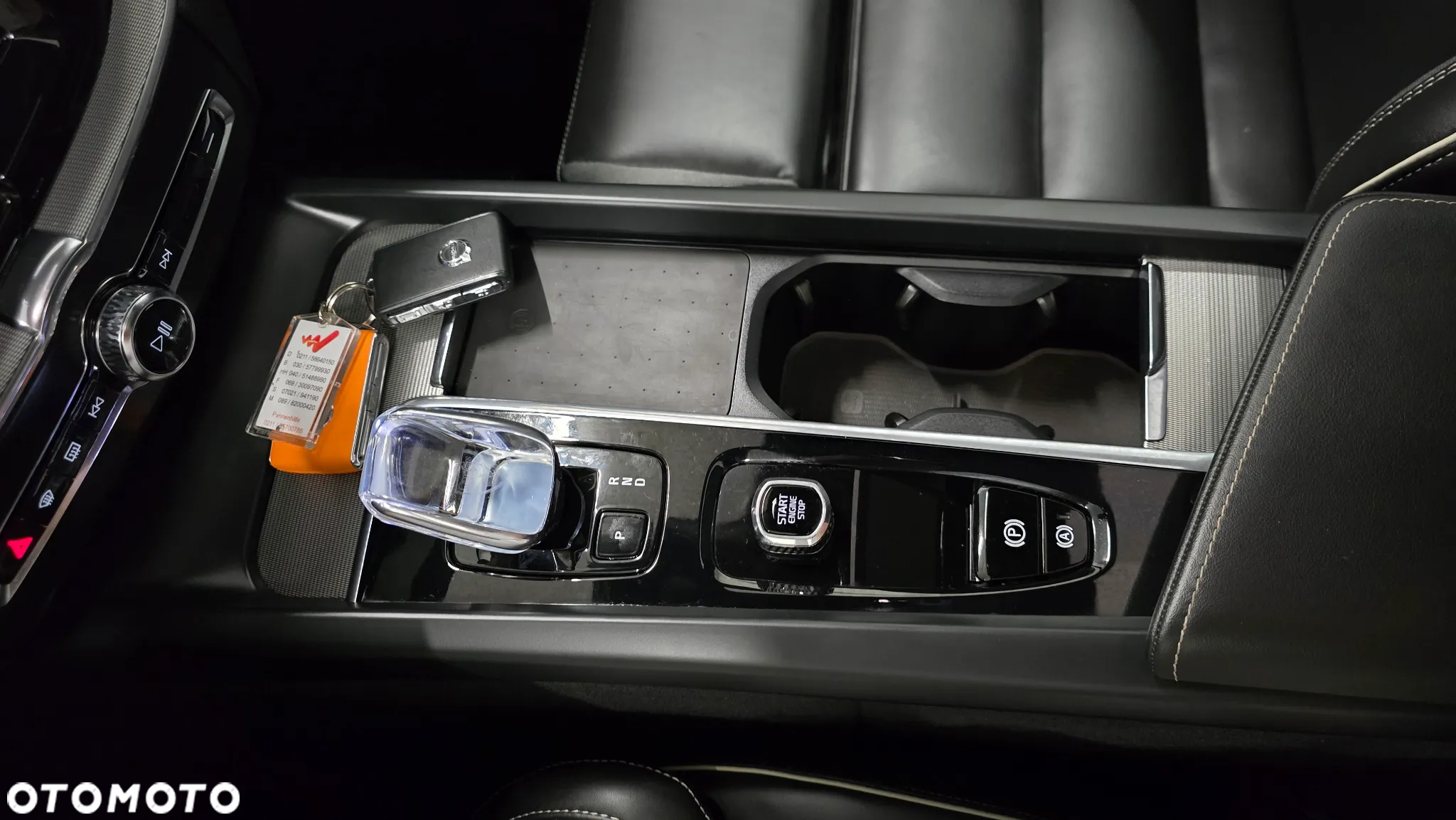 Volvo XC 60 B4 D AWD Plus Dark - 27