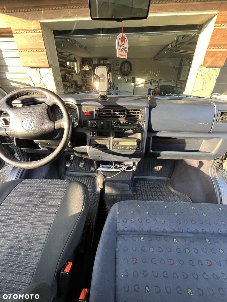 Volkswagen Caravelle - 3