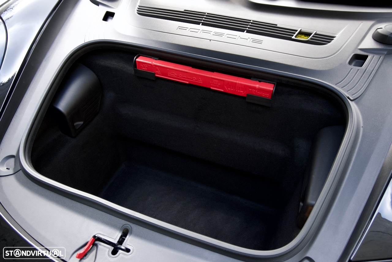 Porsche 911 (991) Carrera 4 GTS PDK - 43