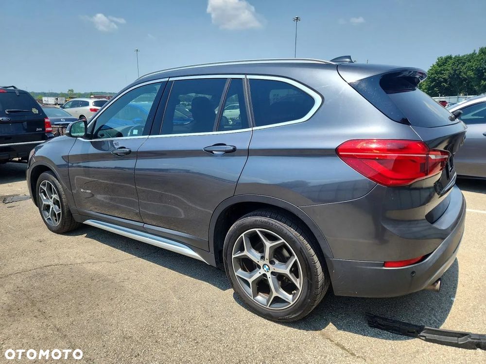 BMW X1 xDrive25i GPF Sport Line - 3