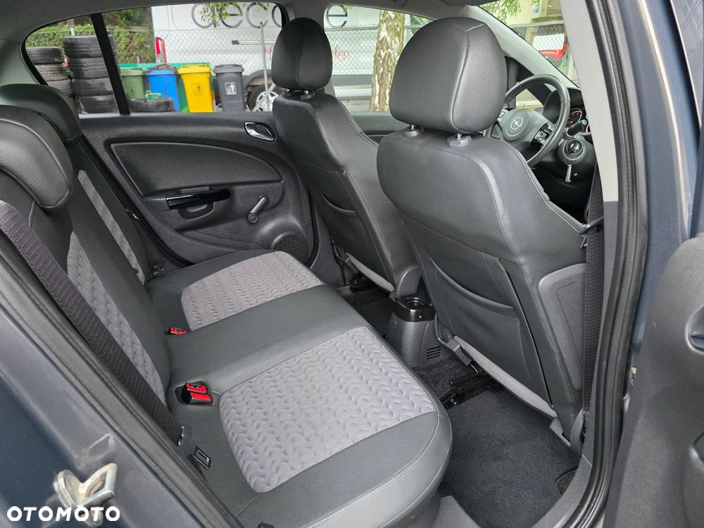 Opel Corsa 1.4 16V Cosmo - 11