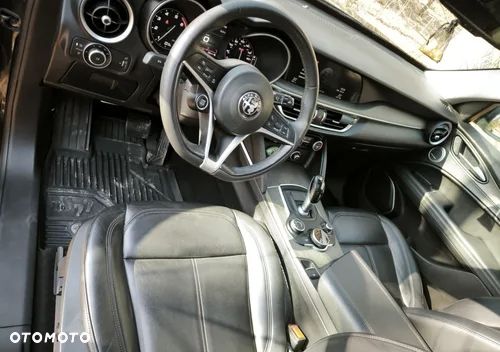 Alfa Romeo Stelvio 2.0 Turbo 16V AT8-Q4 Ti - 7