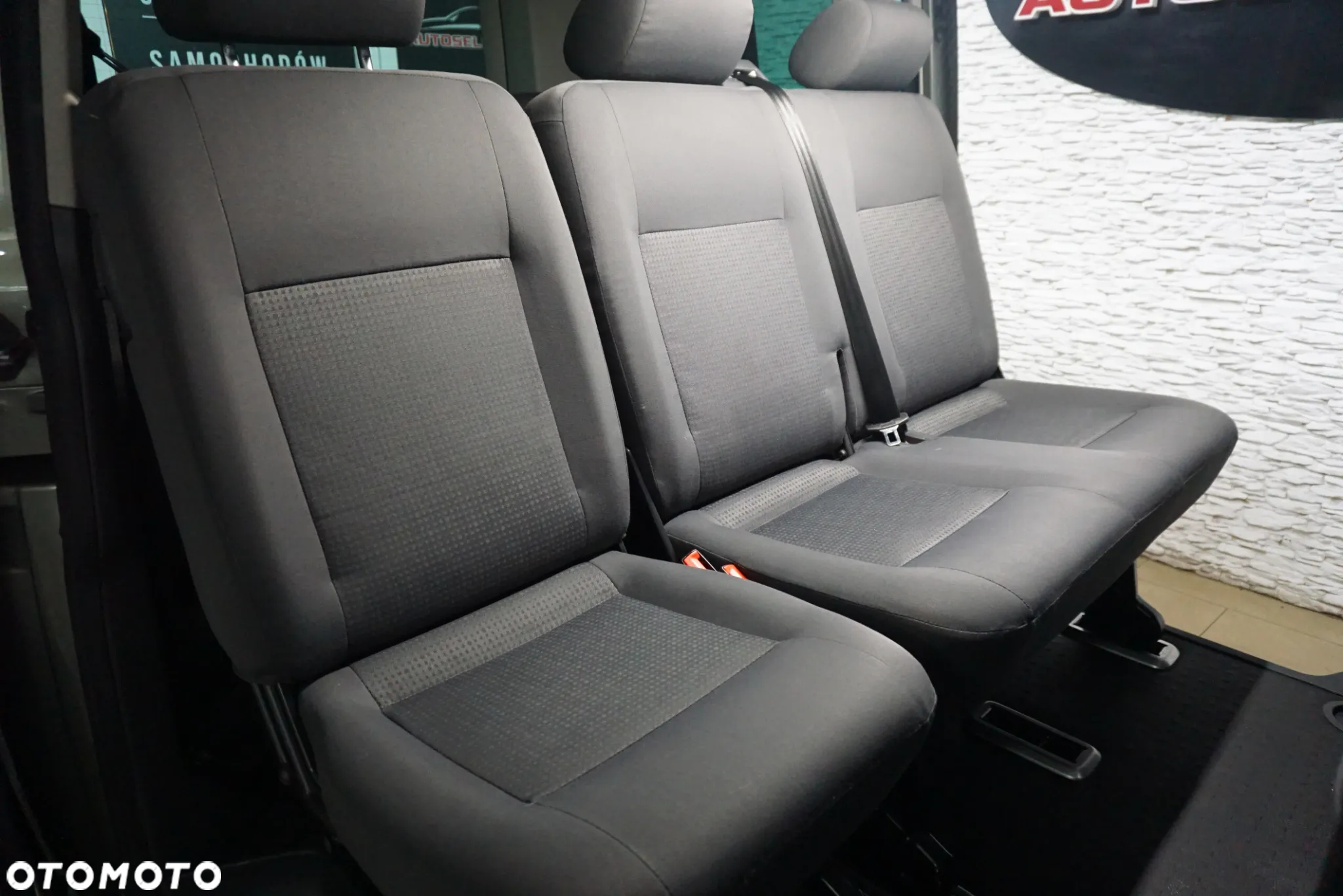 Volkswagen Caravelle - 23