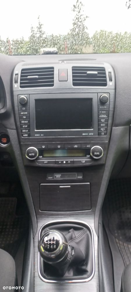 Toyota Avensis 2.2 D-4D Sol NAVI - 17
