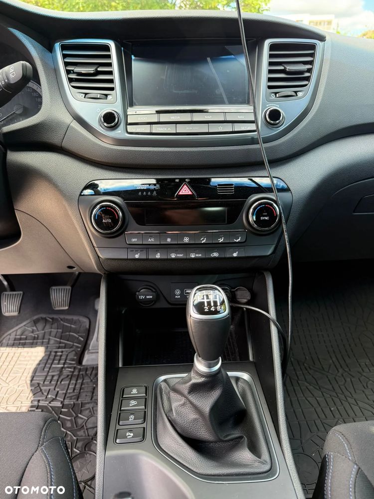 Hyundai Tucson 1.6 GDI BlueDrive GO 2WD - 12