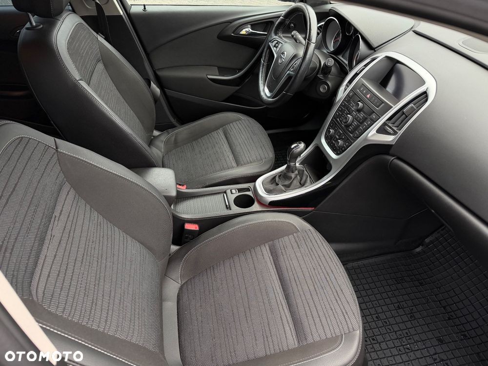 Opel Astra 1.4 Turbo 150 Jahre - 8