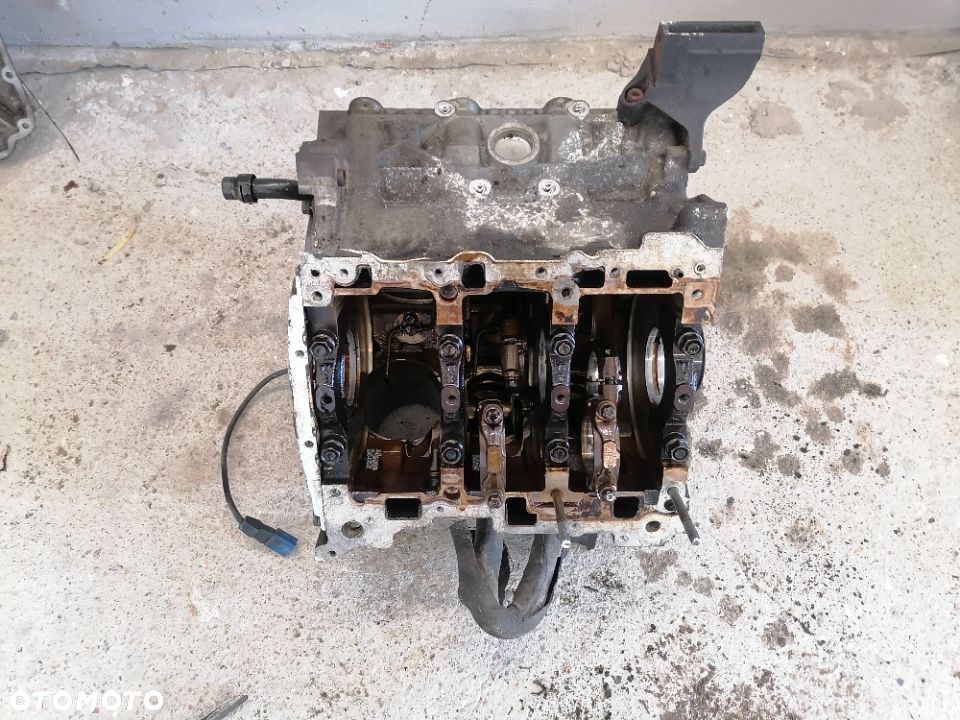 Blok Silnika Aluminiowy + 4 Tłoki Na Stolik 3.0 V6 ASN Audi - 8